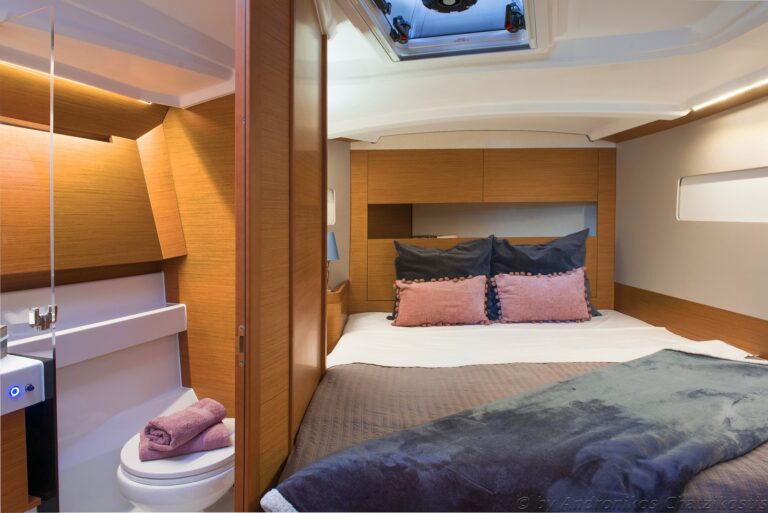 εσ_AX70011by Andronikos Chatzikostis